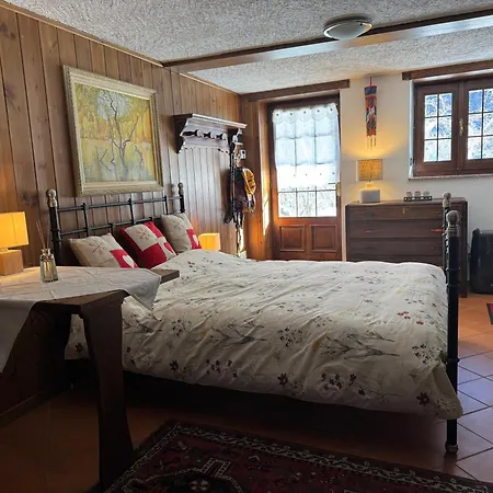 Il Pruno Del Rosa * מקוניאגה